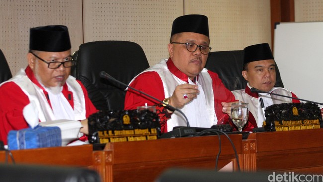 Hari ini Setya dan Fadli Zon dipanggil untuk kedua kalinya oleh MKD untuk diperiksa terkait kehadiran mereka dalam kampanye Donald Trump.
