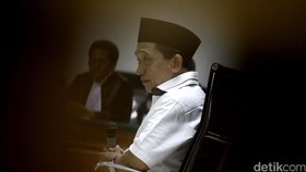 Eks Bupati Bangkalan Fuad Amin Dituntut 15 Tahun Penjara