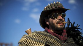 Para Penggemar 'Mad Max' Berpesta di Wasteland Weekend