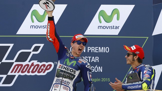 Lorenzo vs Rossi (Foto: REUTERS/Marcelo del Pozo)