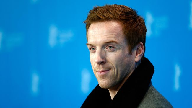 Damian Lewis merupakan calon paling potensial menggantikan Daniel Craig yang kemungkinan pensiun sebagai James Bond setelah Spectre.