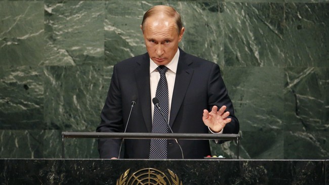 Serangan udara Rusia ini menargetkan peralatan militer milik ISIS, pusat komunikasi, kendaraan, dan amunisi, di dekat kota Homs, Suriah.