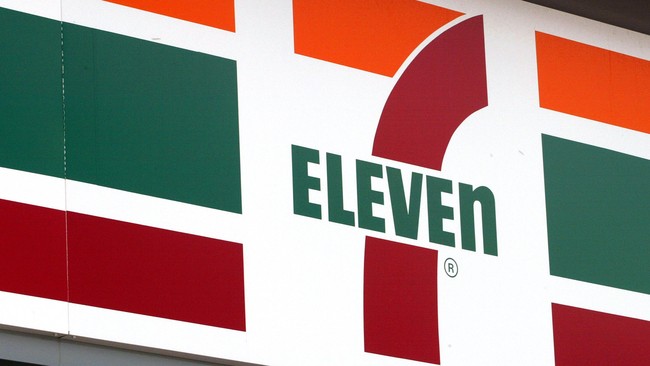 Pemerintah mencabut permanen izin penjualan tembakau dari gerai 7-Eleven di Singapura lantaran menjual rokok kepada pelanggan di bawah umur 18 tahun.