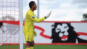 Bayar Denda dengan Uang Receh, Kiper Liverpool Dipulangkan