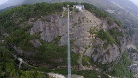 China Bangun Jembatan Kaca Kedua untuk Dongkrak Wisata