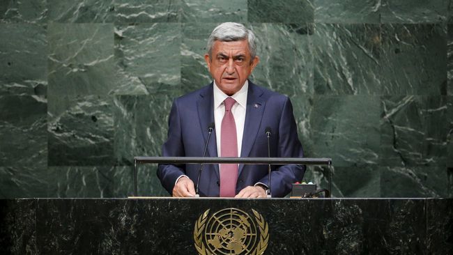 Didemo Besar-besaran, Perdana Menteri Armenia Mundur