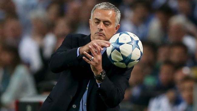 Sejauh ini hanya ada satu tim Inggris yang mampu lolos dari fase grup Liga Champions setelah mengalami dua kekalahan pada dua laga awal.