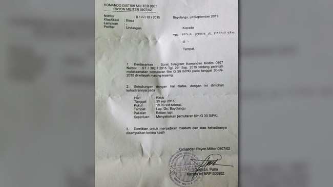 Surat tersebut berisi undangan kehadiran untuk menonton pemutaran film G30S/PKI pada hari ini, Rabu, 19.30 WIB di lapangan Desa Boyolangu, Tulungagung.