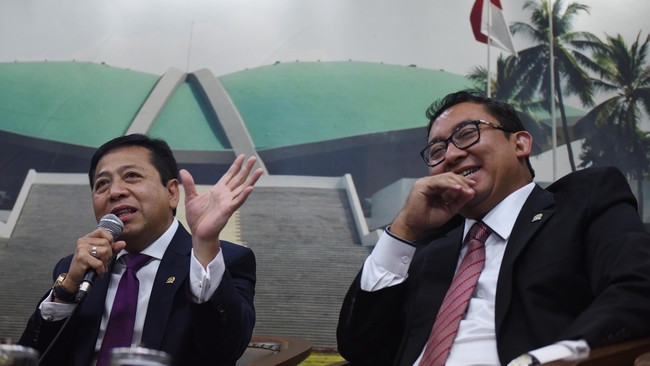 DPR hanya mampu merampungkan tiga RUU dari yang ditargetkan di sisa waktu tiga bulan. 