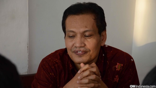Cendekiawan Islam Ulil Abshar menyebut Jokowi hanya mendengar NU-Muhammadiyah untuk isu pluralisme yang dinilai menguntungkan pemerintah.