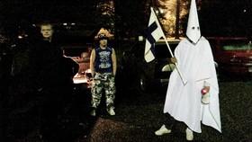 Pakai Baju KKK, Demonstran Antiimigran Finlandia Ditangkap