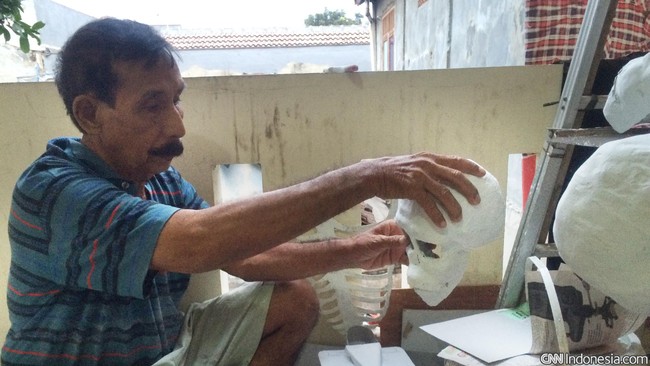 Tahanan politik bisa membuat Buru menjadi sentra produksi pertanian bagi Maluku. Saat panen, buah dan sayur sampai harus dibuang karena tak termakan.