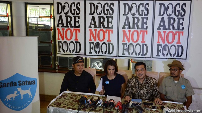 Hal itu disebabkan murahnya harga daging anjing yang mencapai Rp 30 ribu per kilo. Sementara, daging sapi bisa mencapai Rp 120 ribu per kilo.