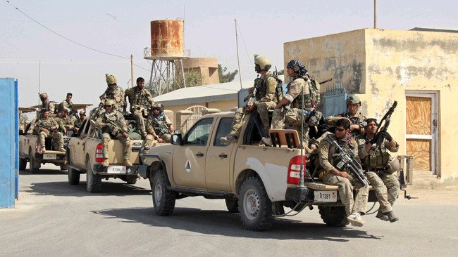 Setelah serangan besar-besaran pada Kamis (1/10) dini hari, pasukan militer Afghanistan berhasil merebut kembali Kota Kunduz dari Taliban.