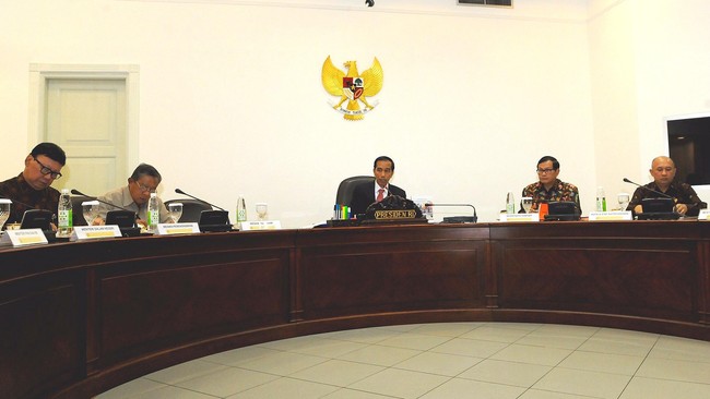Presiden Jokowi perintahkan Mendikbud Muhadjir memprioritaskan akses pendidikan ke siswa tak mampu. Hanya 466 ribu dari 1,8 juta ruang kelas berkondisi baik.