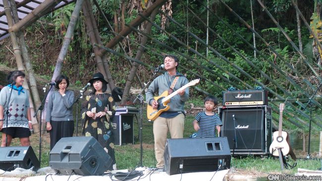Lagu Merdeka gubahan band Efek Rumah Kaca merupakan bentuk perenungan untuk memaknai kembali kemerdekaan Indonesia.