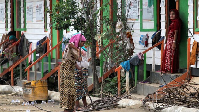 Aksi pembantaian etnis Rohingya menjadi alasan Yusril Ihza Mahendra melaporkan Myanmar ke Dewan HAM PBB.