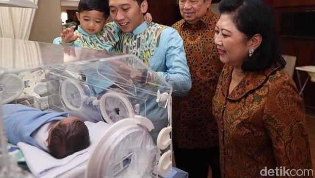 "Pancasakti Maharajasa Yudhoyono adalah nama untuk putra kedua. Sakti panggilannya yang mengartikan putra yang lahir pada Hari Kesaktian Pancasila," ujar Ibas.