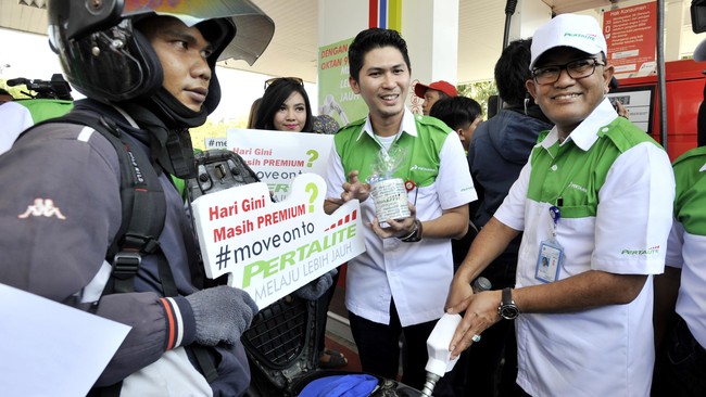 Komisi VII DPR tidak ingin masyarakat terus menyubsidi kerugian yang dialami Pertamina akibat salah kebijakan yang diambil Pemerintah terkait harga BBM.
