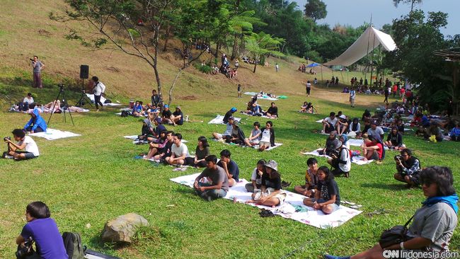 Dipenuhi anak-anak hingga dewasa, festival musik luar ruang RRRECFEST in The Valley memiliki kesan kekeluargaan dan kebersamaan yang kuat.