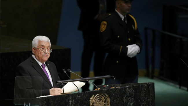 Presiden Joko Widodo bertemu dengan Presiden Palestina Mahmoud Abbas di rangkaian acara KTT Organisasi Kerja sama Islam di Jakarta Convention Center.