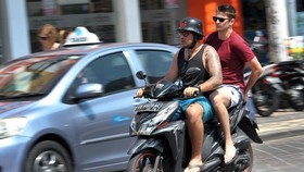 Darwis Triadi Kritik Tingkah Bule Bergajulan di Bali: Harus Disikat