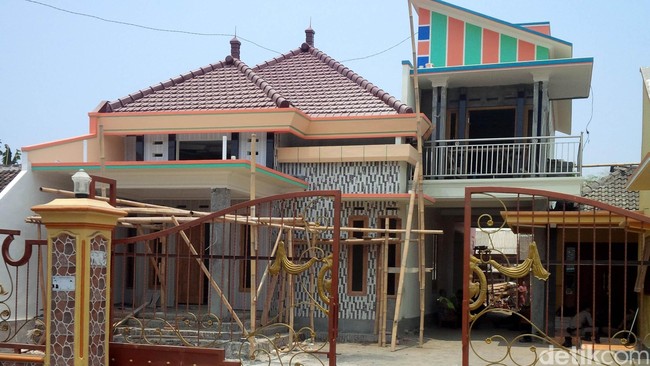 WALHI Jawa Timur heran. Kawasan selatan Jawa sudah ditetapkan kawasan rawan bencana. Namun, mengapa izin pertambangan masih saja diberikan.