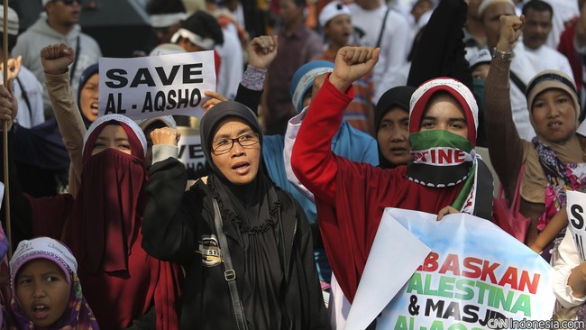 KH Hasyim Muzadi menyebut pertikaian menggunakan nama agama adalah pertikaian yang paling 'murah'. Temuan soal konflik agama pun diharapkan segera diusut.