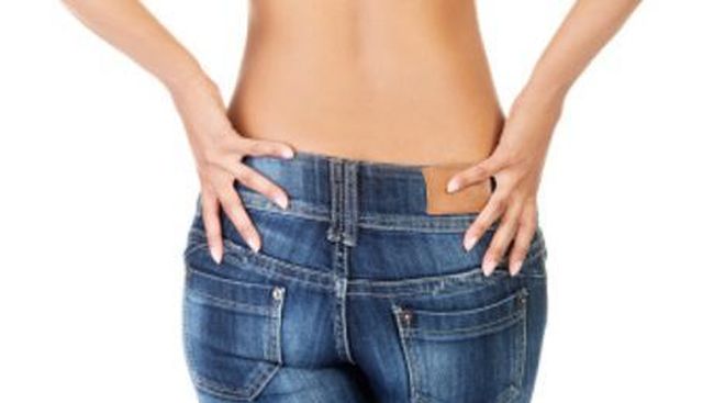 Sekarang ini, banyak perempuan yang berani menggunakan cara ekstrem untuk membuat tampilan tubuhnya sempurna, terutama bokongnya.