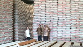Harga Naik, Bulog Gelontorkan 300 Ribu Ton Beras ke Pasar