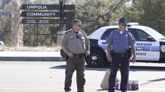 Penembakan massal paling banyak terjadi di Amerika Serikat dibanding negara lain di seluruh dunia. Terbaru, penembakan di kampus Oregon, menewaskan 10 orang.
