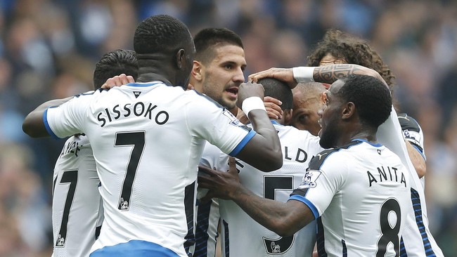 Manchester City kesulitan membongkar pertahanan Newcastle dan baru bisa mencetak gol penyama kedudukan tiga menit jelang babak pertama berakhir.