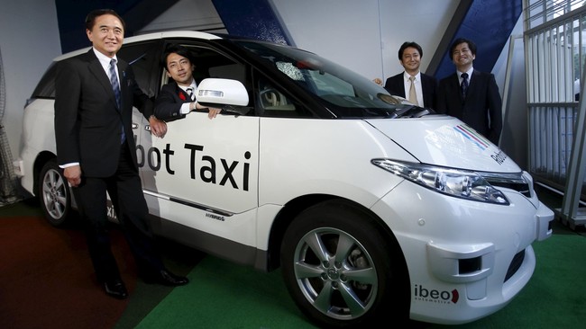 Tahun depan perusahaan Jepang mulai melakukan uji coba komersil mobil taksi yang bisa berjalan sendiri, tanpa sopir.