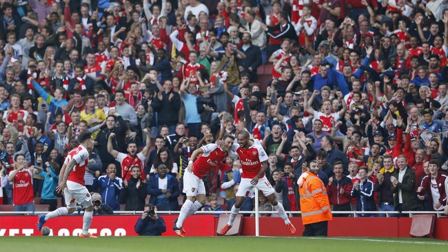 Arsenal melumat Manchester United 3-0 pada lanjutan Liga Primer di Stadion Emirates, Minggu (4/10). Ketiga gol The Gunners tercipta di 20 menit babak pertama.