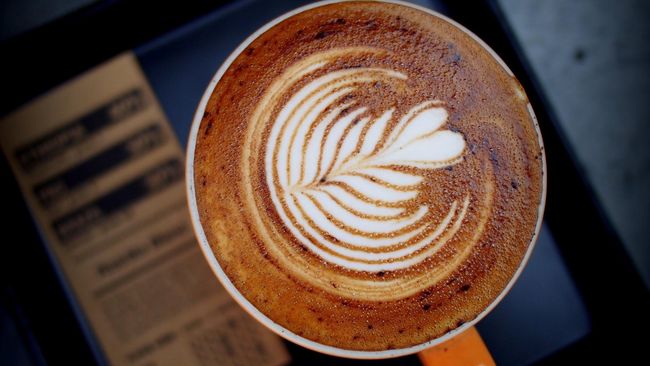 Kopi seharusnya bebas dari bahan-bahan tambahan dan diminum murni, pahit tanpa campuran.