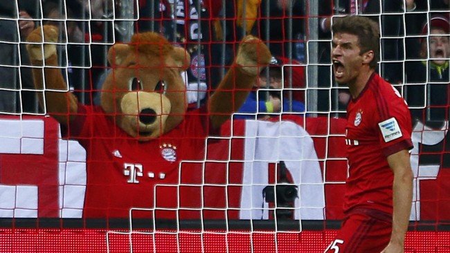 Manajer Chelsea, Jose Mourinho, coba menyelesaikan masalah kekeringan gol dengan melirik penyerang tim nasional Jerman, Thomas Mueller.