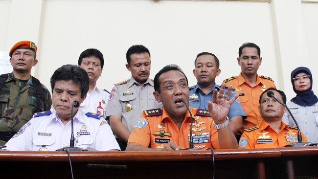 Tim gabungan mengerahkan 15 kapal untuk mencari pesawat Polri yang jatuh di Kepulauan Riau, kemarin.