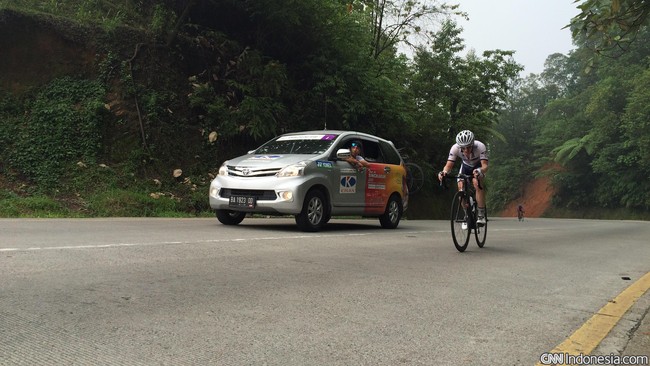 Para peserta Tour de Singkarak 2015 harus mewaspadai kabut asap pada etape ketiga karena dekat perbatasan Jambi yang memiliki titik api cukup banyak.