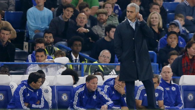Seusai pertandingan, Jose Mourinho mengkritik wasit yang tak memberikan penalti bagi Chelsea saat kedudukan masih imbang 1-1.