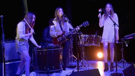 Estelle 'Haim' Ingin Membangkitkan 'Roh' Festival Lilith Fair