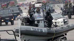 HUT ke-72, TNI Gelar Parade Alat Tempur Besar-besaran