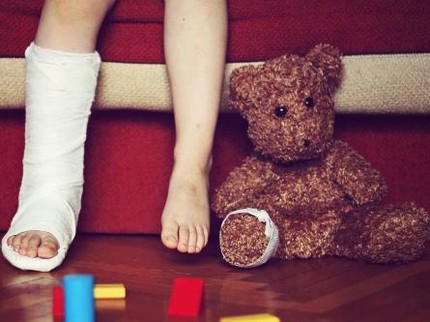 Yang Perlu Dilakukan Saat Anak Cedera karena Jatuh