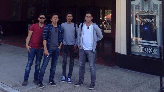 Ariel, Uki, Lukman, dan David akhirnya menginjakkan kaki di Amerika Serikat untuk menghadiri beberapa undangan. Ini pertama kali NOAH tampil di AS.
