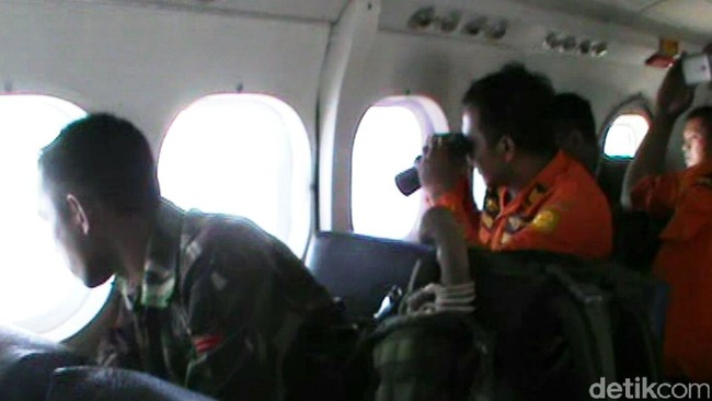 Upaya pencarian yang dilakukan tim gabungan Badan SAR Nasional (Basarnas) sempat terhadang oleh hadirnya awan Cumulonimbus.
