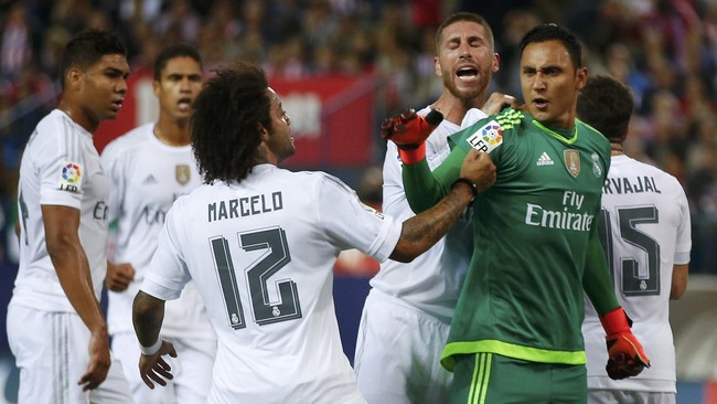 Real Madrid ada di puncak klasemen namun sejumlah kritik masih bermunculan. Rafa Benitez sama sekali tidak peduli dengan hal tersebut.