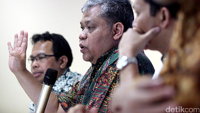 Beberapa pelanggaran kampus tersebut antara lain tidak melaporkan data perguruan empat semester berturut-turut dan rasio dosen-mahasiswa tak seimbang.