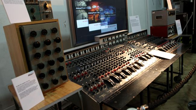 Ada sederet alasan yang membuat musisi Indonesia memandang musisi serta studio musik di Inggris atau Amerika Serikat sebagai kiblat.