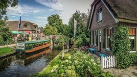 Menikmati Keasrian Kota Giethoorn di Belanda