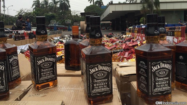 Direktorat Jenderal Bea dan Cukai akan menjadikan cukai sebagai andalan penerimaan negara tahun depan, menggantikan penerimaan bea masuk yang sedang lesu.