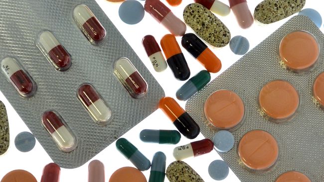 Obat yang sudah kedaluwarsa dapat diketahui dengan mengenali ciri-ciri tertentu.
